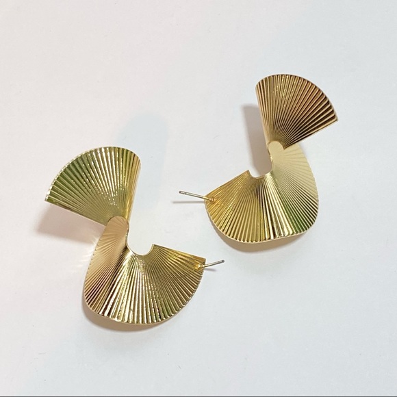 Gold Plated | Sculptural Twist Earrings D31 - Picture 6 of 7